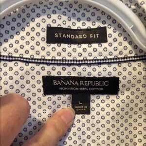 Banana Republic Men's Blue Patterned Shirt